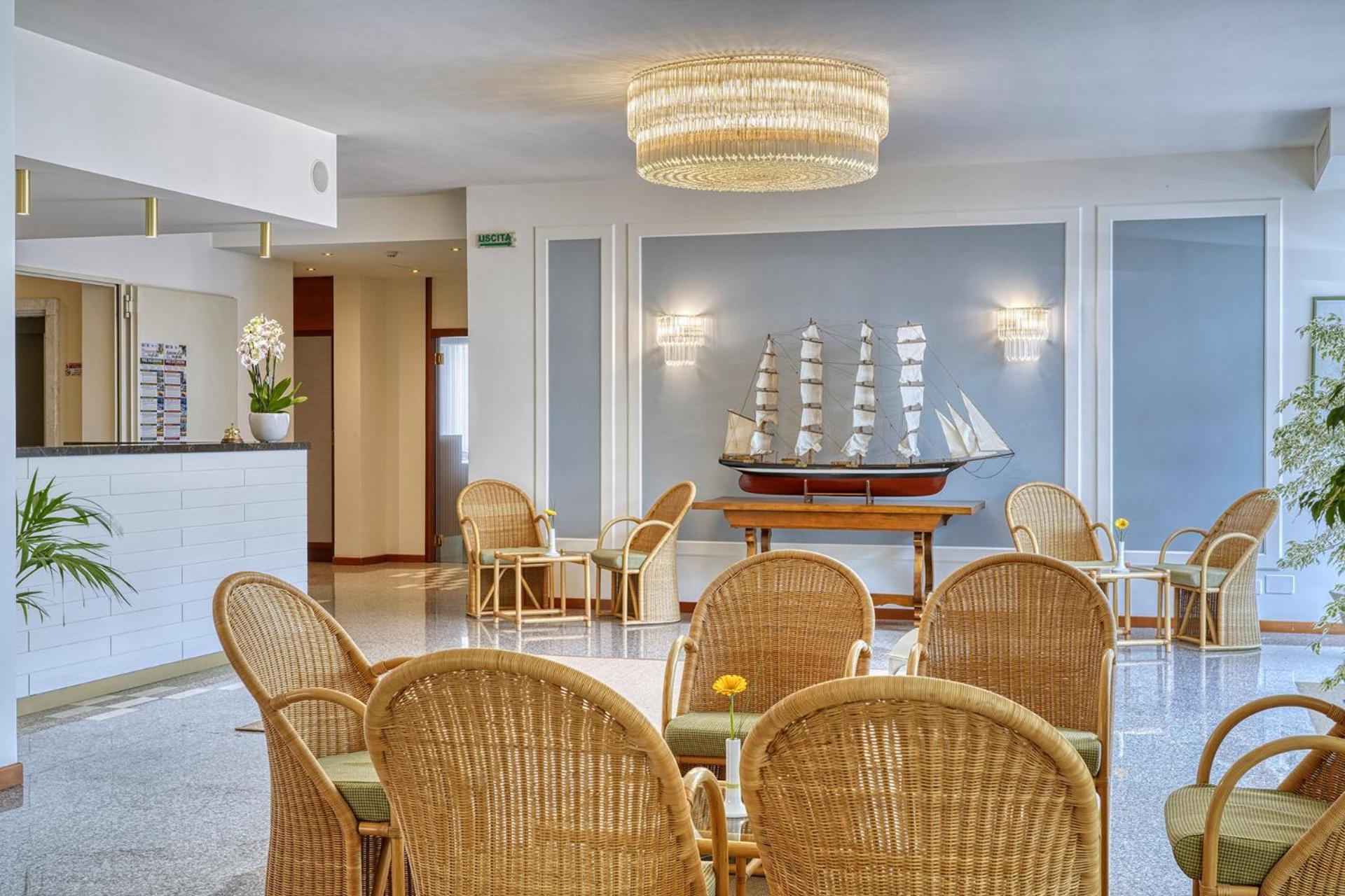 Hotel Sky Pool Sole 4*