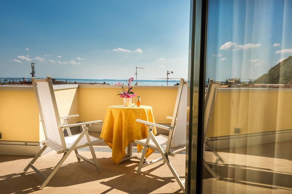 Sky Pool Sole 4* Garda (Verona)