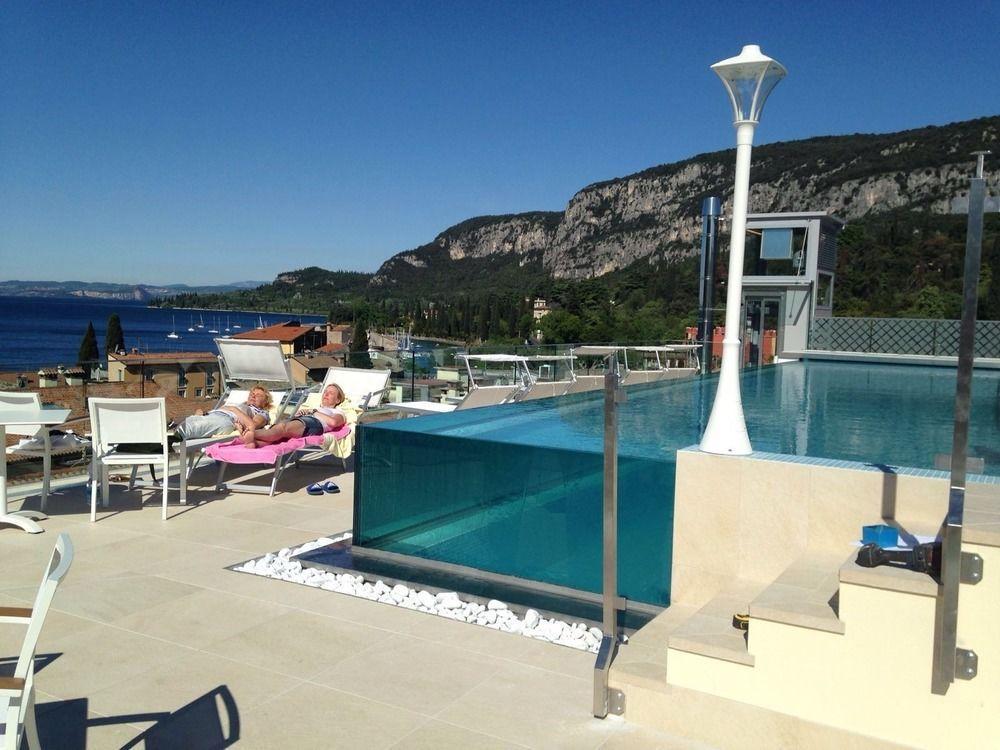 Sky Pool Sole Hotel