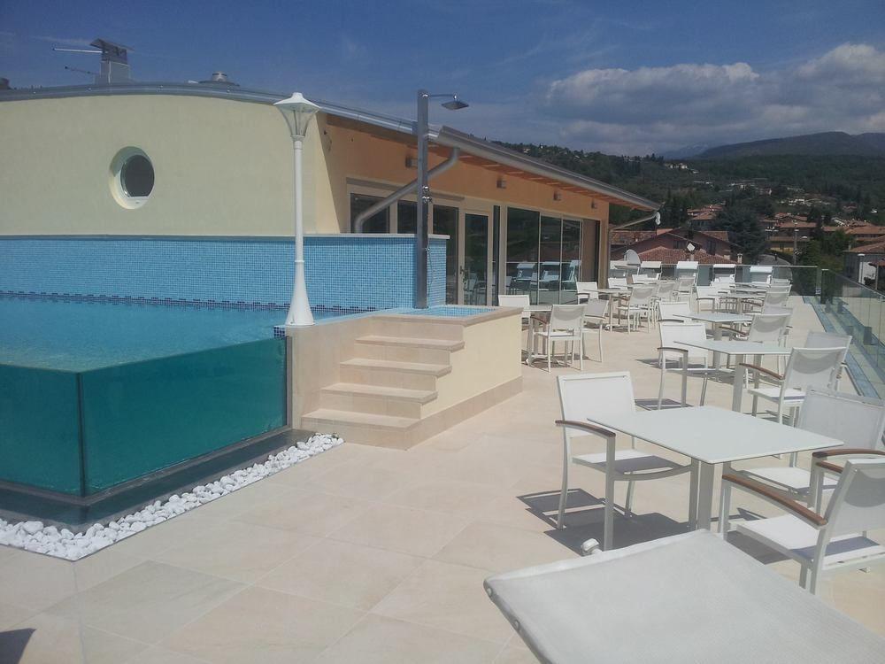 Sky Pool Sole Hotel