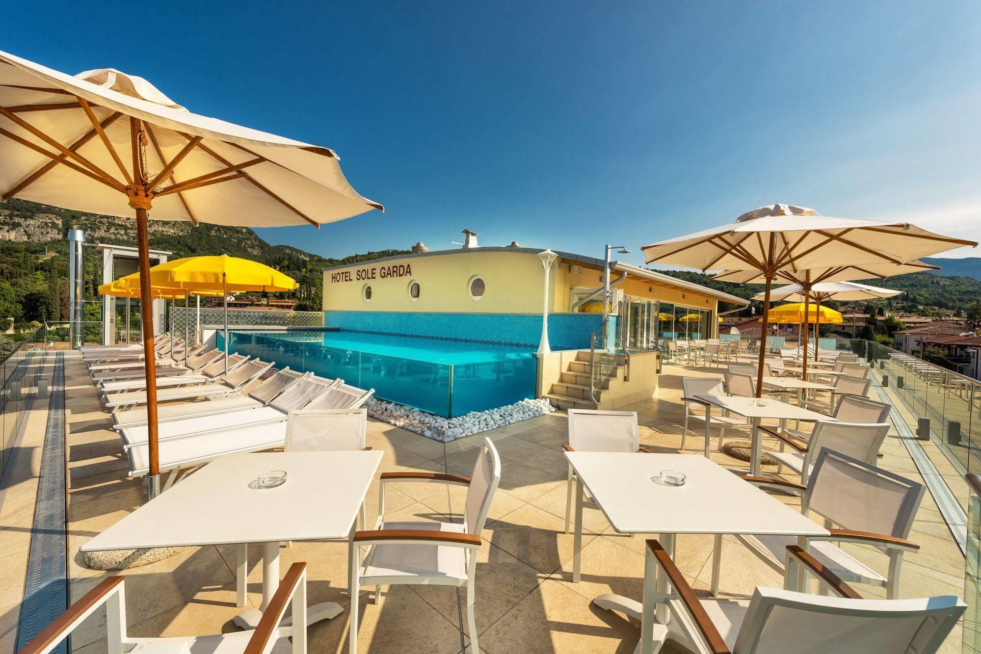 Sky Pool Sole