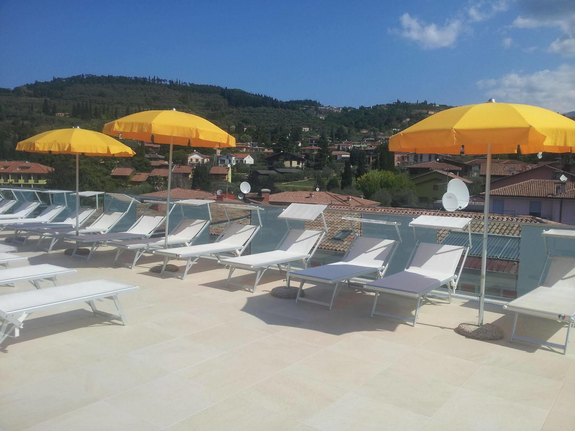 Hotel Sky Pool Sole 4*