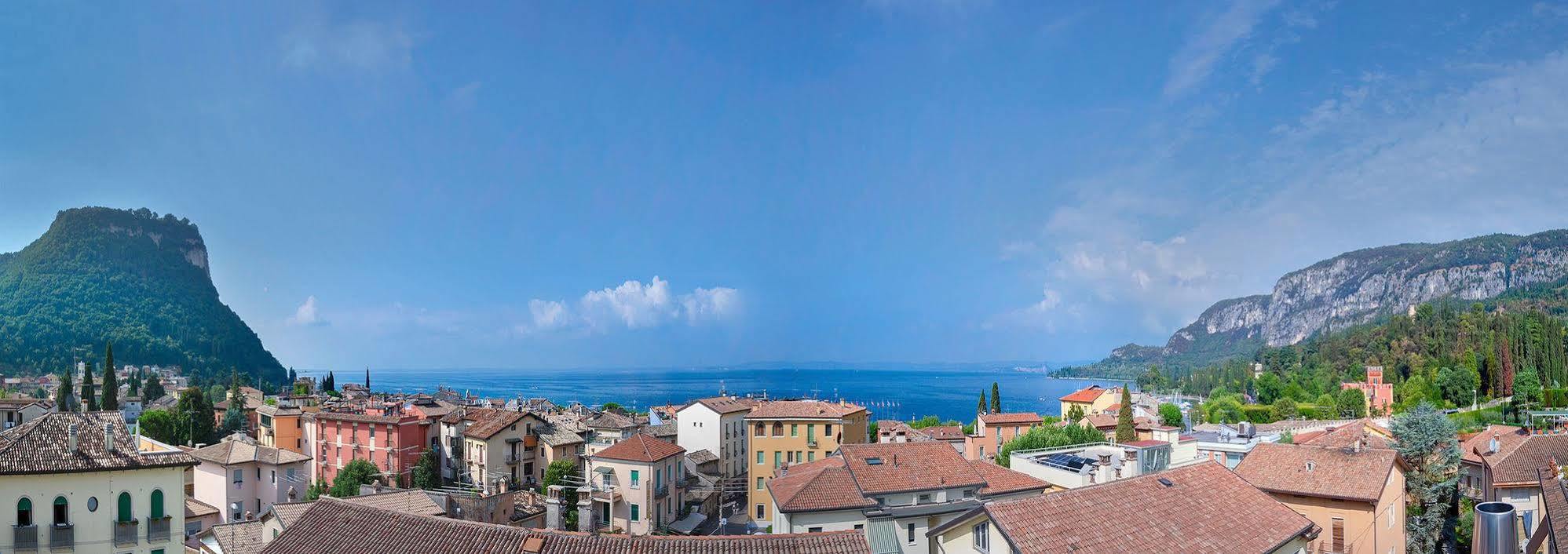 Sky Pool Sole 4* Garda (Verona)